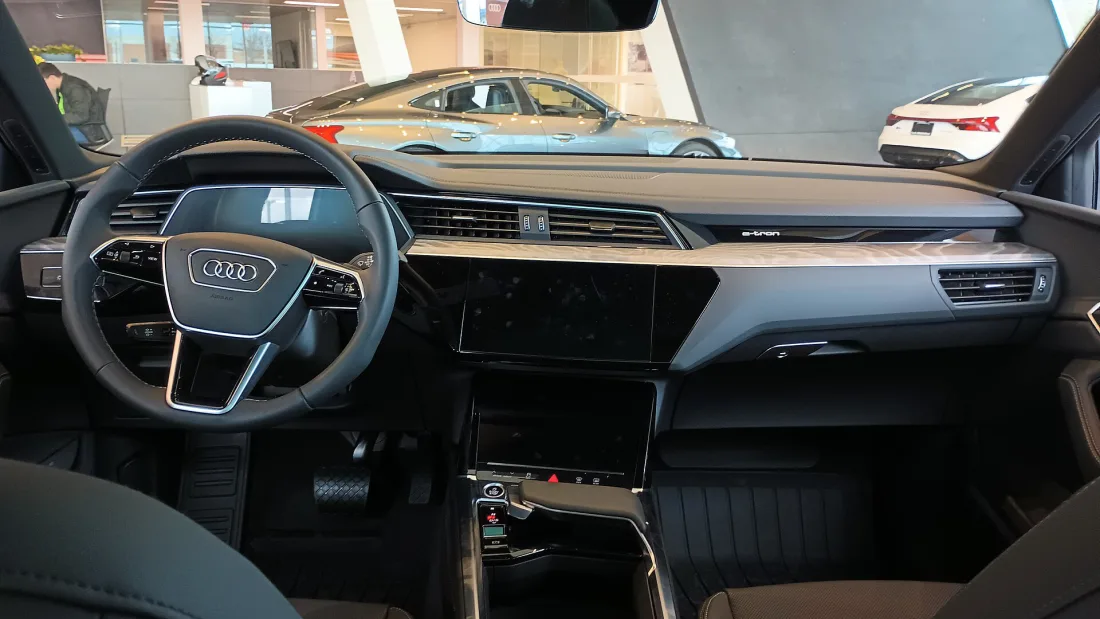 Audi Q8 e-tron dashboard