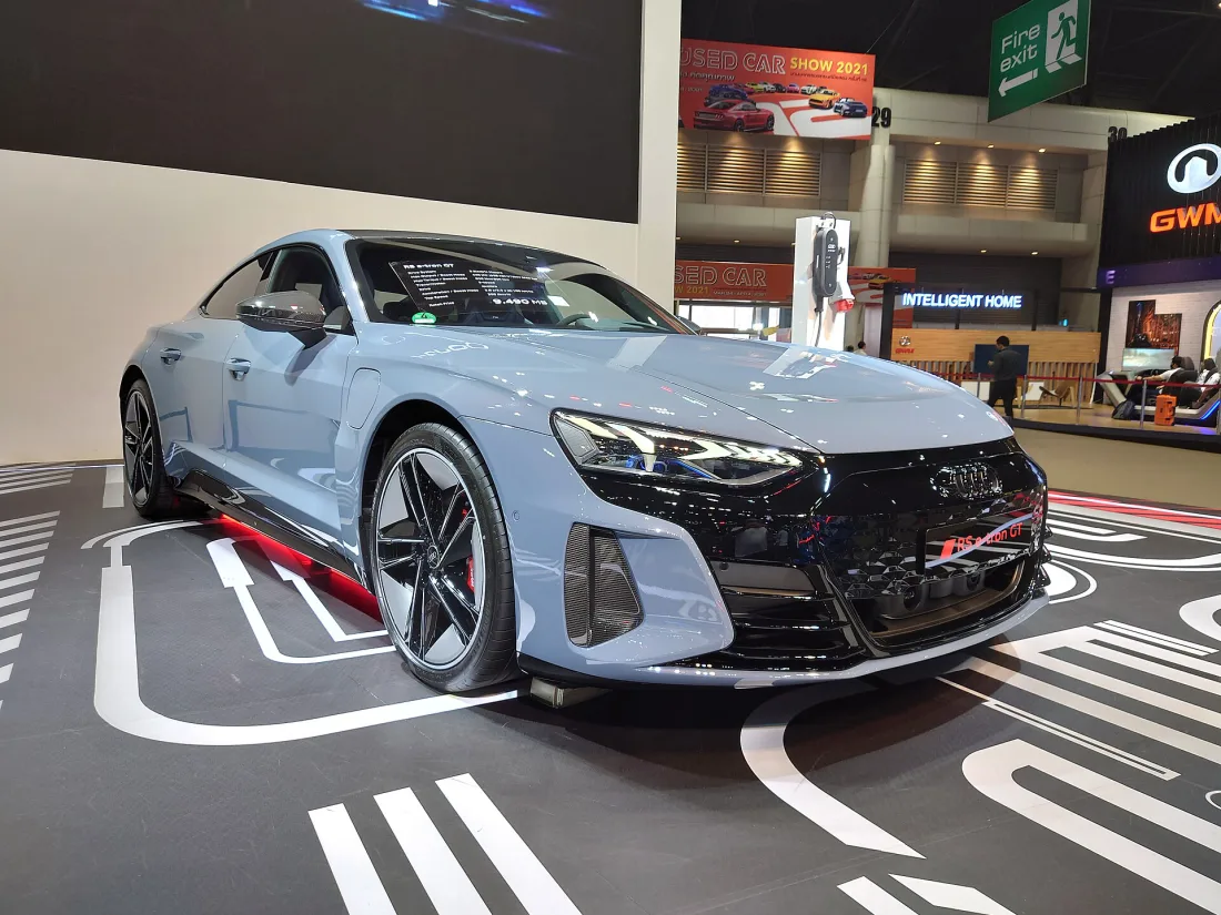 Audi RS e-tron GT front