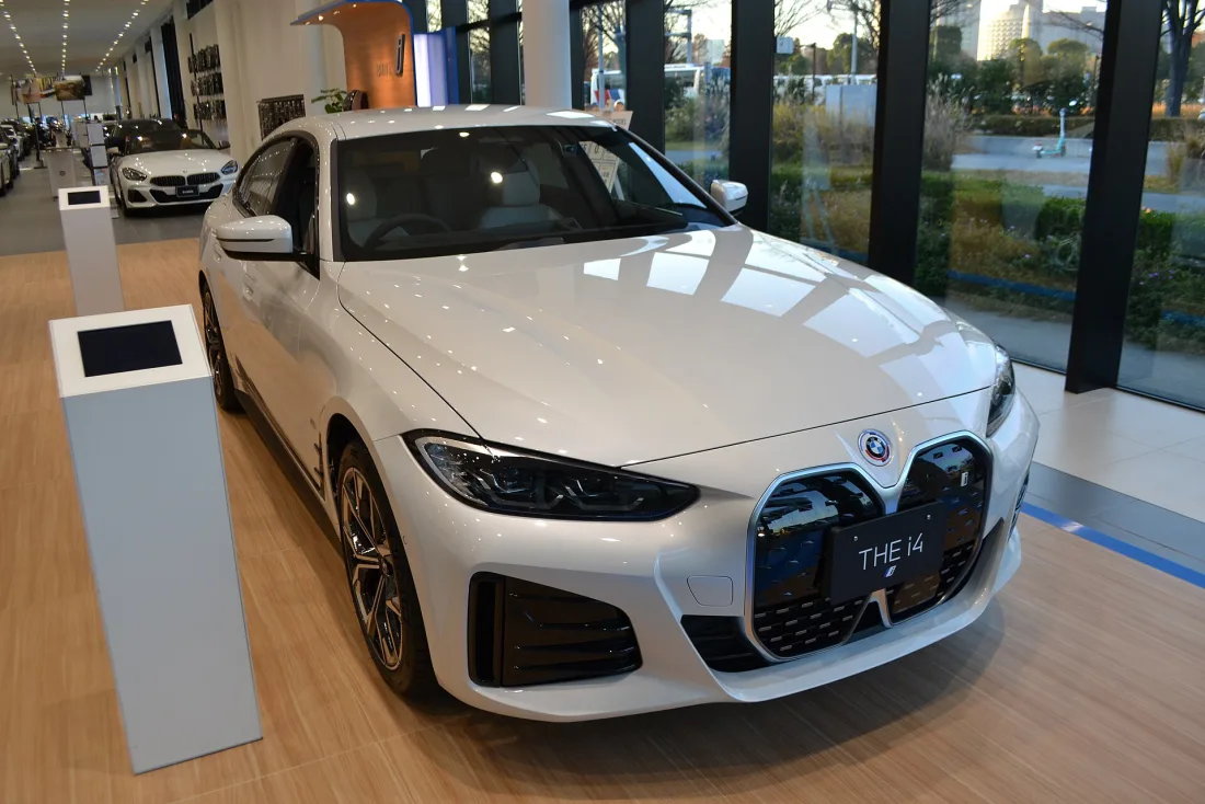 BMW i4 front