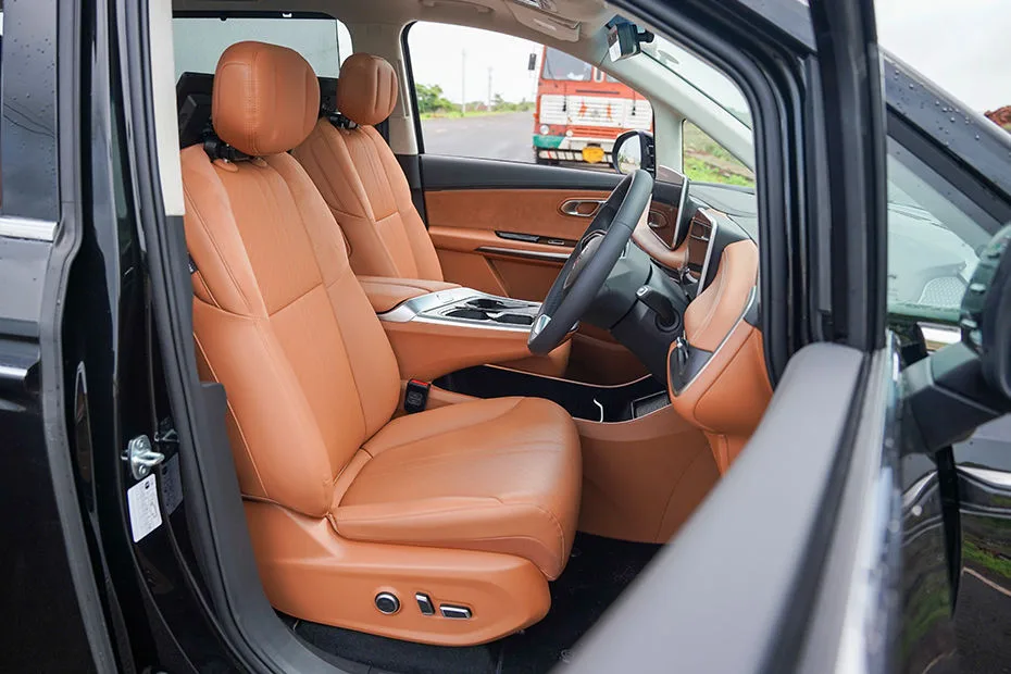 MG M9 interior